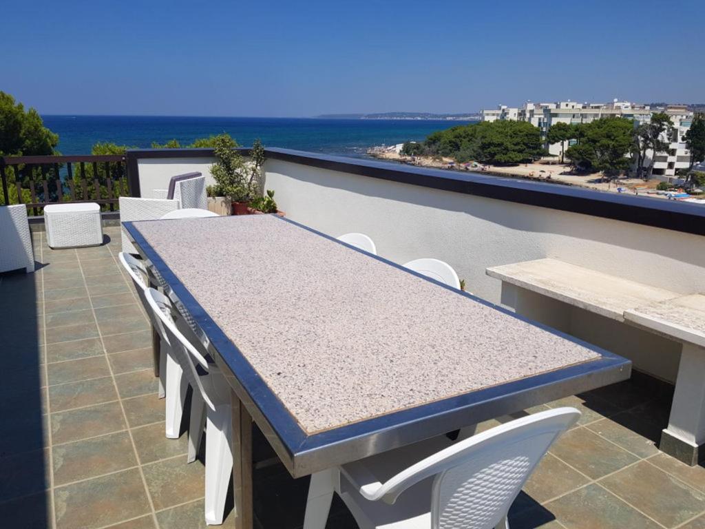Suite Con Terrazzo Sul Mare E Discesa In Spiaggia A Gallipoli Exterior photo