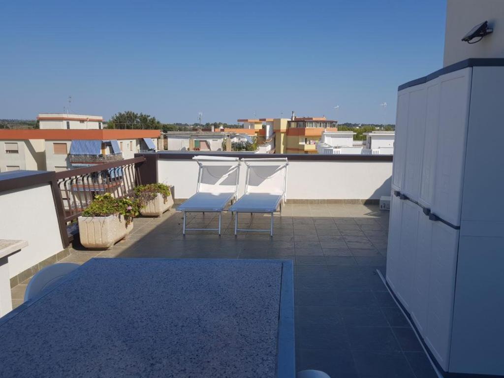 Suite Con Terrazzo Sul Mare E Discesa In Spiaggia A Gallipoli Exterior photo